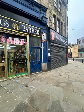 Studio to rent in dewsbury