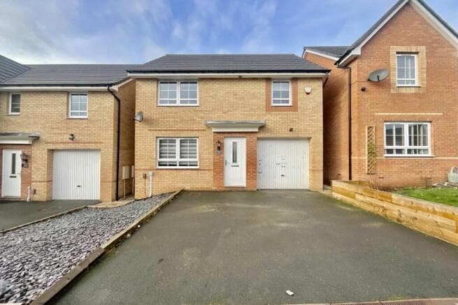 4 bed Detached for sale