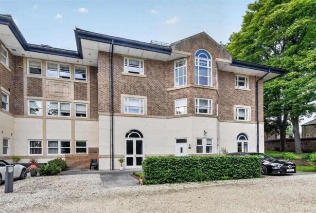 2 bed Apartment for sale