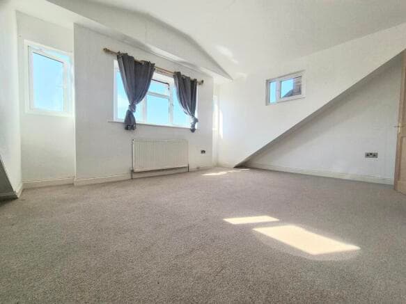 4 bed Terraced to rent in brighouse