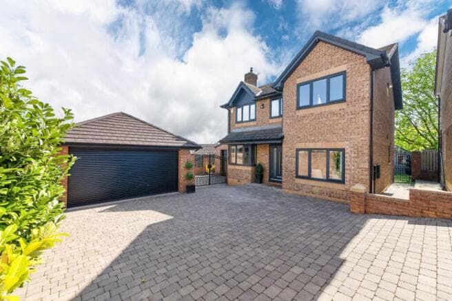 4 bed Detached for sale