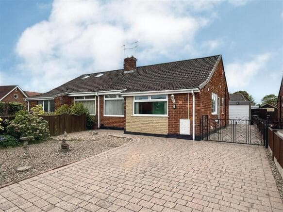 2 bed Semi-Detached Bungalow for sale in york