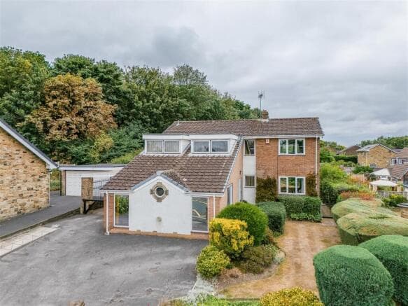 5 bed Detached for sale