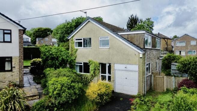 5 bed Detached for sale in bradford