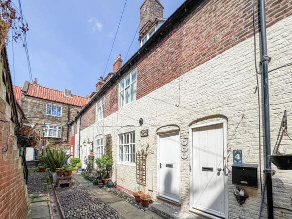 2 bed Terraced for sale in whitby