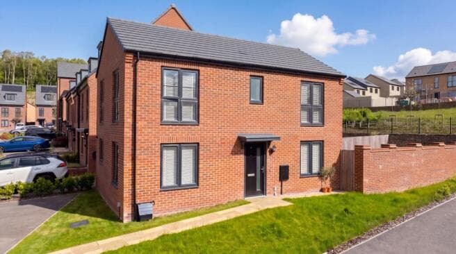 3 bed Detached for sale in leeds