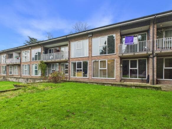 2 bed Ground Flat for sale in beverley