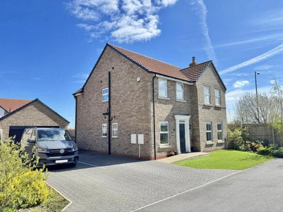 4 bed Detached for sale