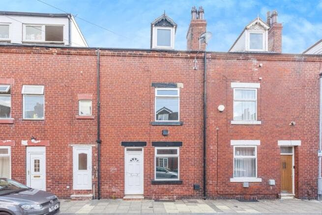 2 bed Terraced for sale in wakefield