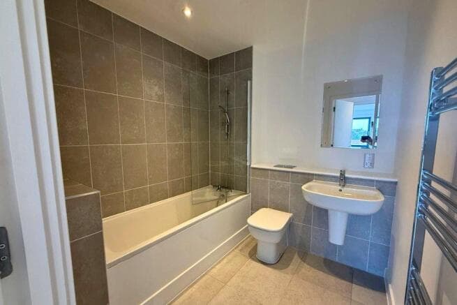 3 bed Apartment for sale in leeds