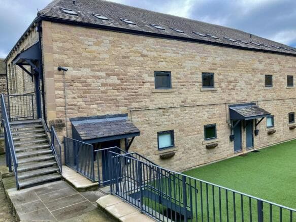2 bed Terraced to rent in batley