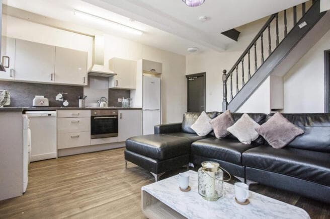 4 bed Flat to rent in leeds