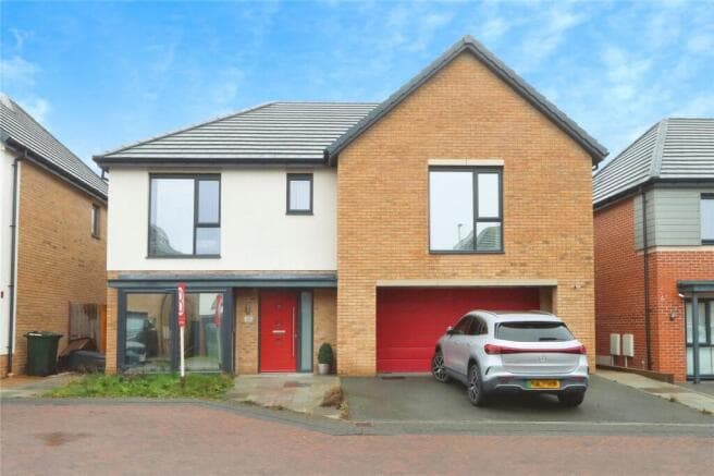5 bed Detached for sale