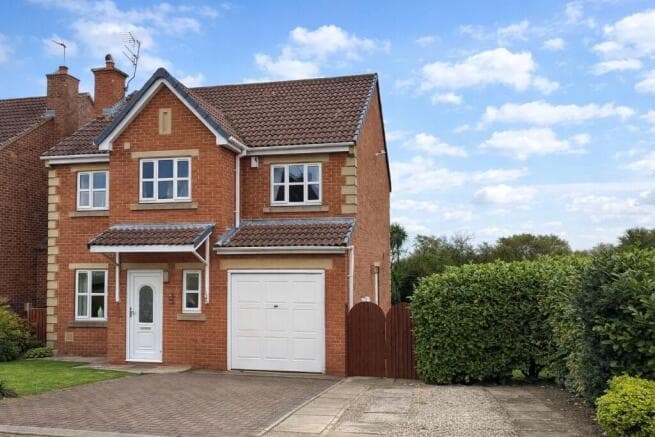 4 bed Detached for sale