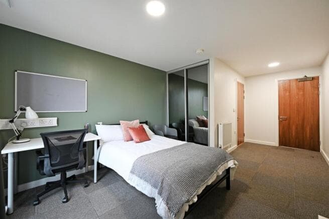4 bed Apartment to rent