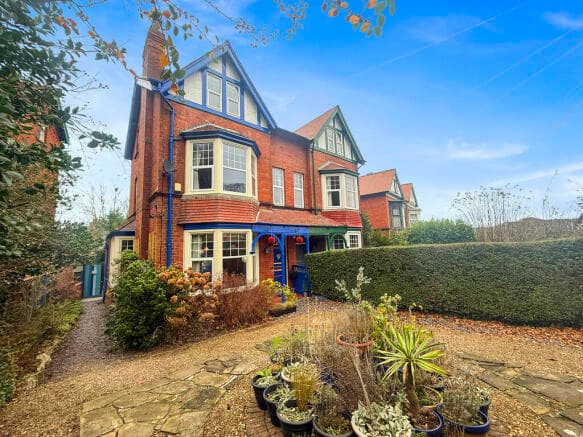 5 bed Semi-Detached for sale in scarborough