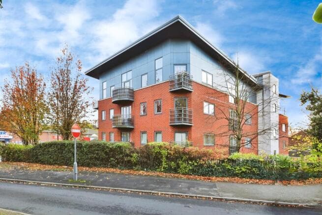 2 bed Ground Flat for sale