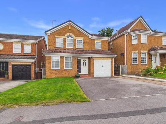 4 bed Detached for sale