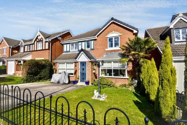4 bed Detached for sale