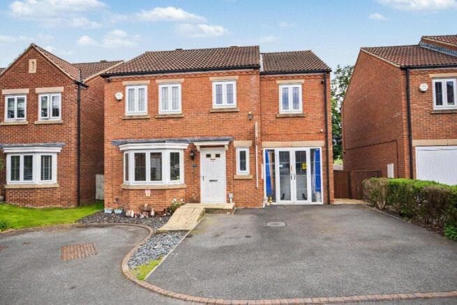 4 bed Detached for sale