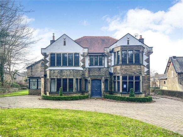 5 bed Detached for sale