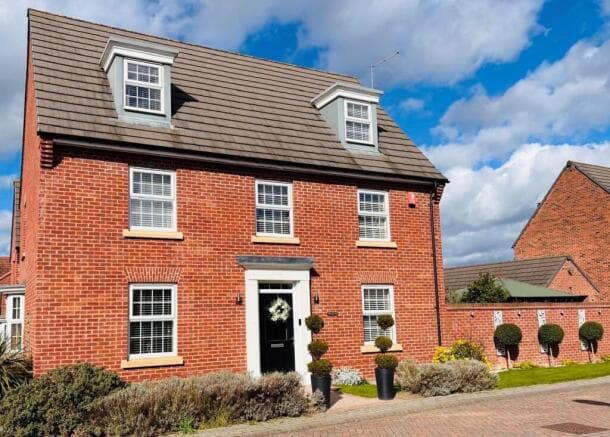 5 bed Detached for sale