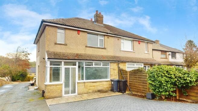 3 bed Semi-Detached to rent in halifax