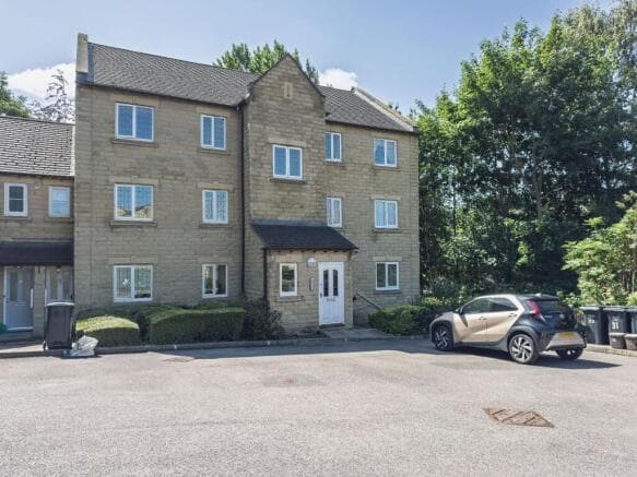 2 bed Apartment for sale in brighouse