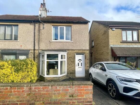 2 bed Semi-Detached for sale in huddersfield