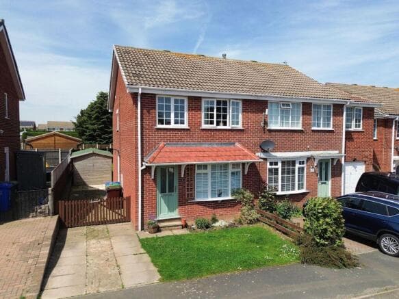 3 bed Semi-Detached for sale in whitby