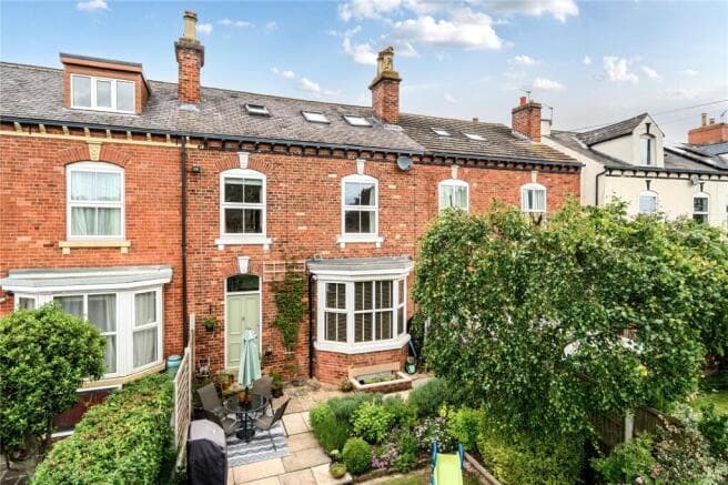 4 bed Terraced for sale in leeds