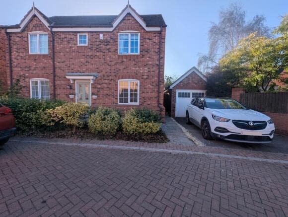 4 bed Detached for sale