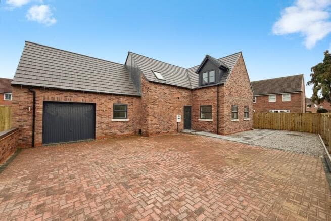 4 bed Semi-Detached for sale