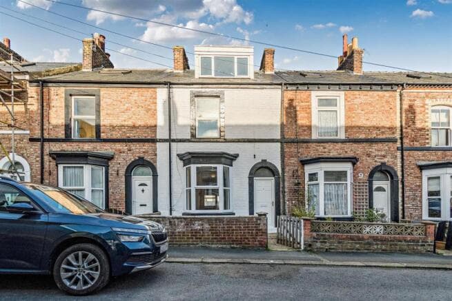 4 bed Terraced for sale in whitby