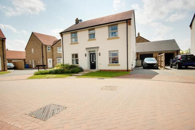 4 bed Detached for sale