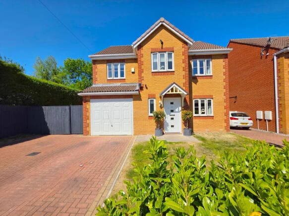 4 bed Detached for sale