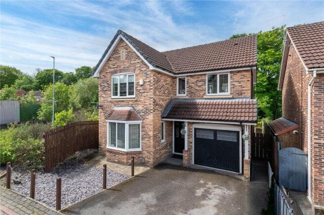 4 bed Detached for sale in leeds