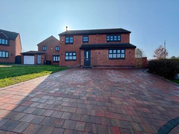 4 bed Detached for sale