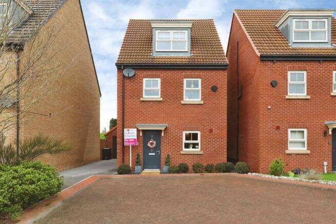 4 bed Detached for sale