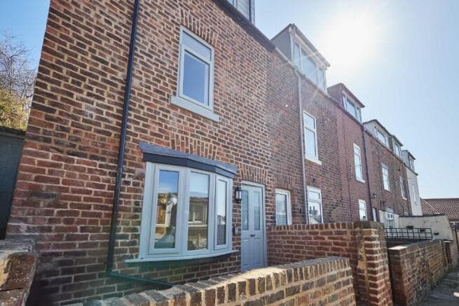 3 bed End of Terrace for sale in whitby