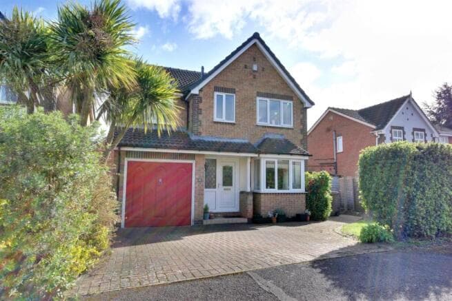 4 bed Detached for sale