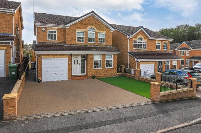 4 bed Detached for sale