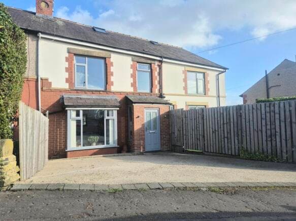 5 bed Semi-Detached to rent in halifax