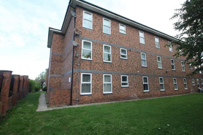 2 bed Ground Flat for sale