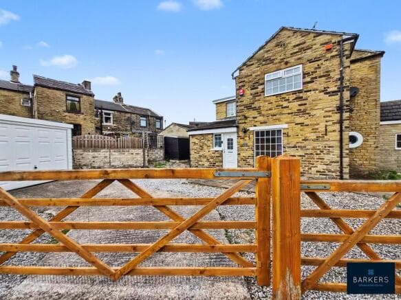 3 bed Detached for sale in bradford