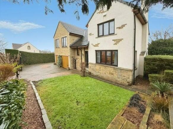 4 bed Detached for sale