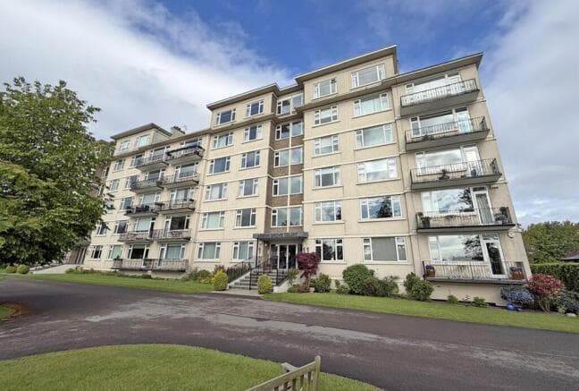 3 bed Flat for sale