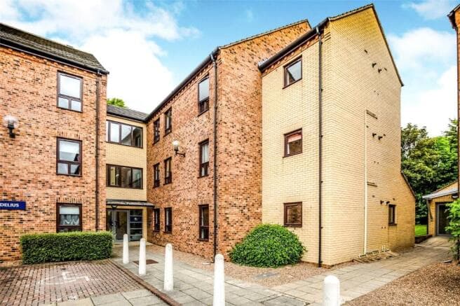2 bed Flat for sale in wakefield