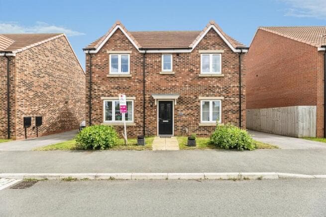 4 bed Detached for sale in pontefract