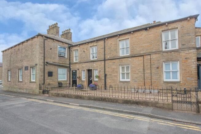 Studio to rent in keighley
